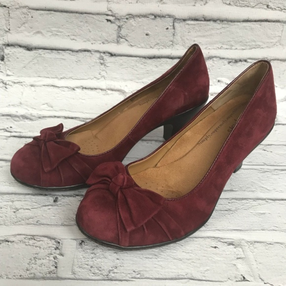 Softspots Suede Round Toe Heels size 7.5W - Picture 3 of 7